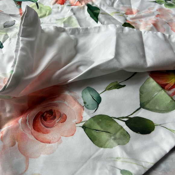 2 NEW Floral Birds Pillowcases Cover Polyester Zipper Washable 17in X 17in Soft - Picture 7 of 11